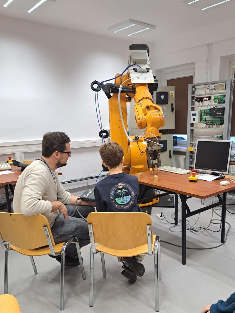 Spotkania: Pomost na Borneo - edukacja, która łączy światy (3)