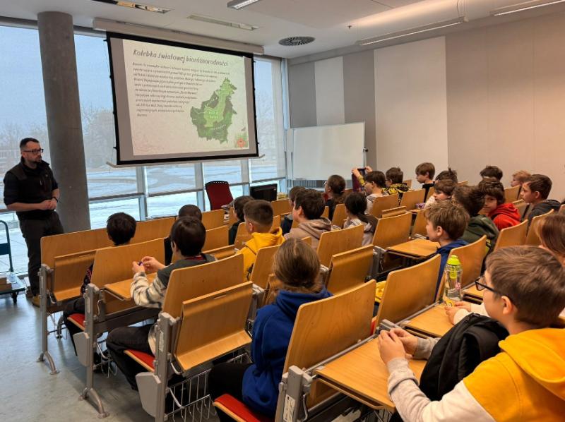 Spotkania: Pomost na Borneo - edukacja, która łączy światy (7)