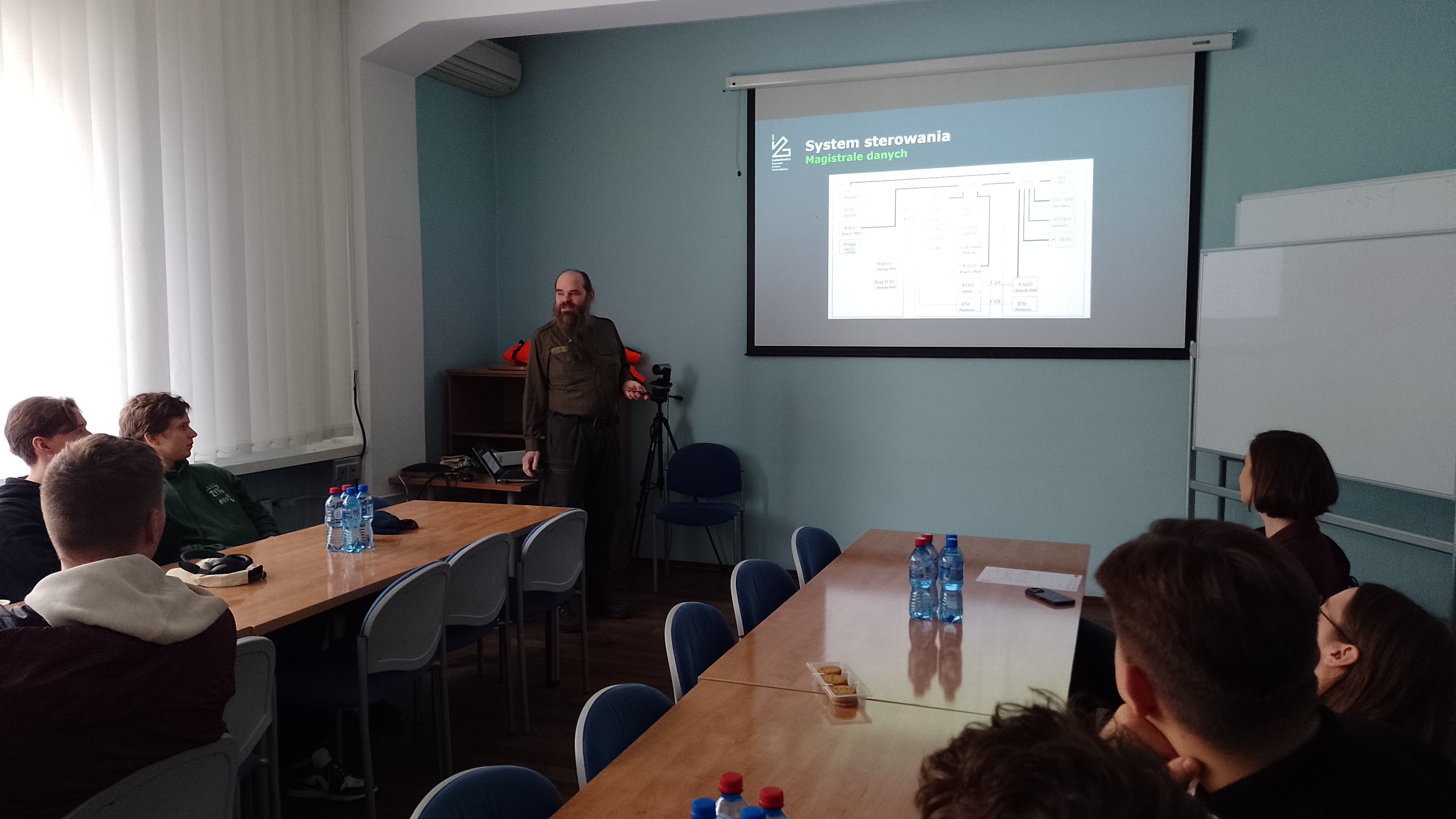 Wizyta studentów WARiE w Centrum Nowoczesnej Mobilności (2)