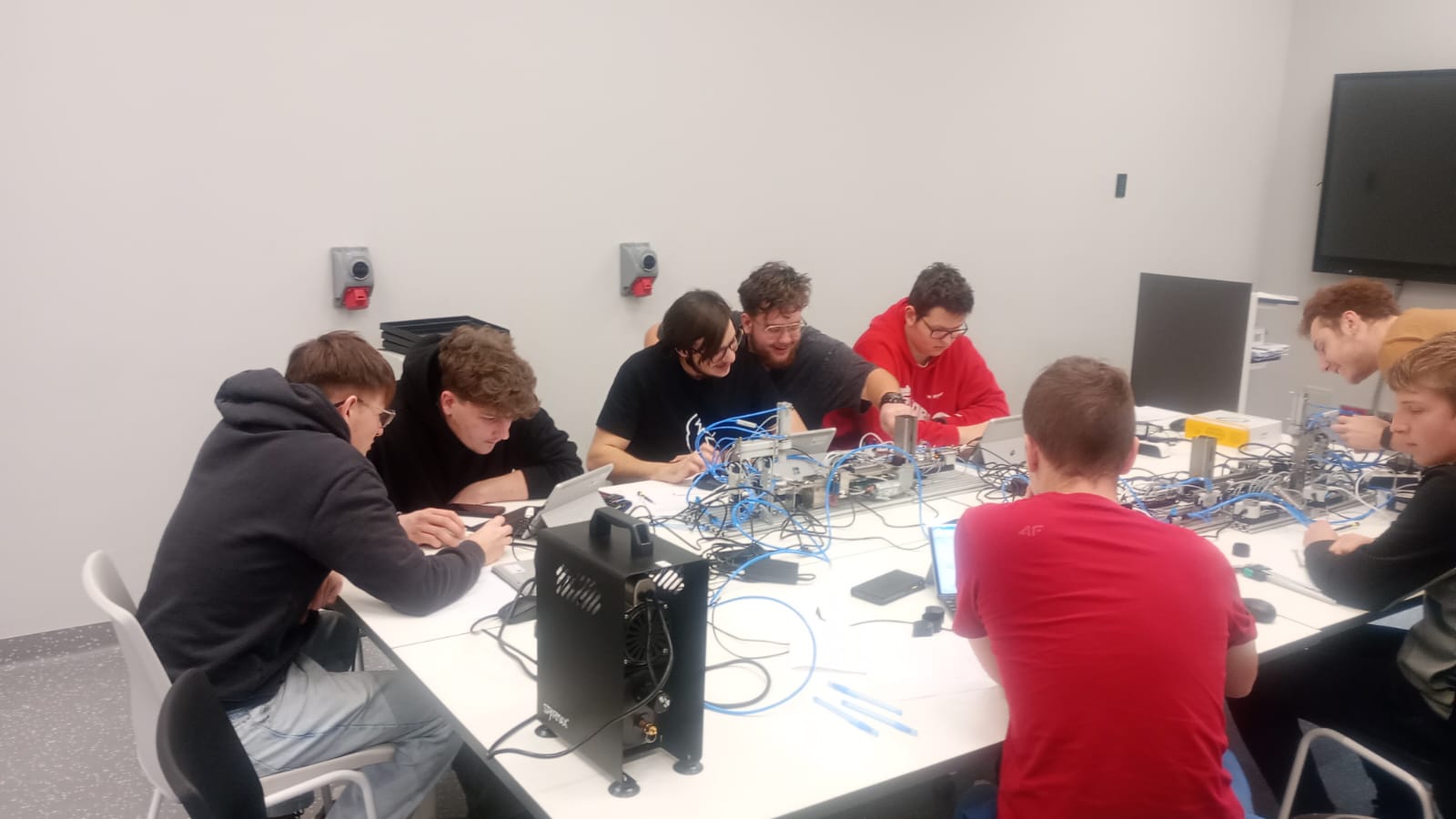 Zajęcia: Podstawy mechatroniki z zestawem MecLab (3)