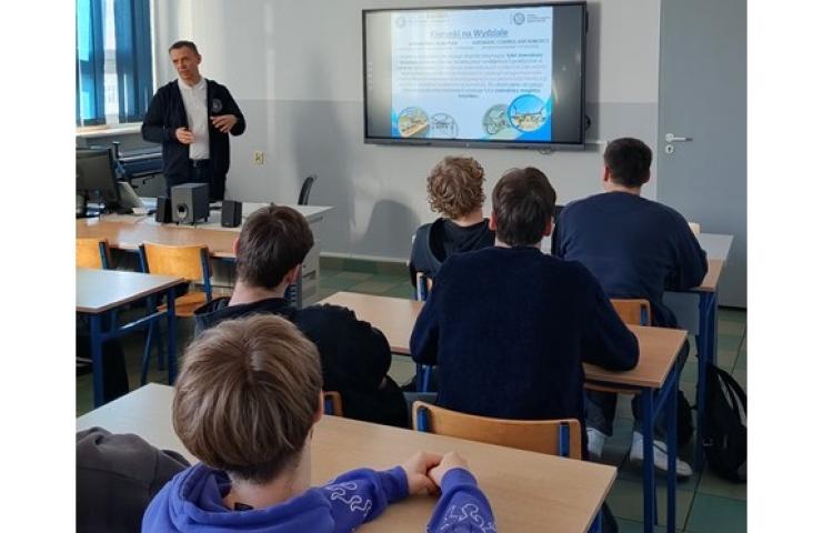 Promocja oferty edukacyjnej Politechniki Poznańskiej w Gostyniu