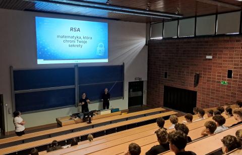 RSA - matematyka, która chroni Twoje sekrety - fotorelacja z warsztatów